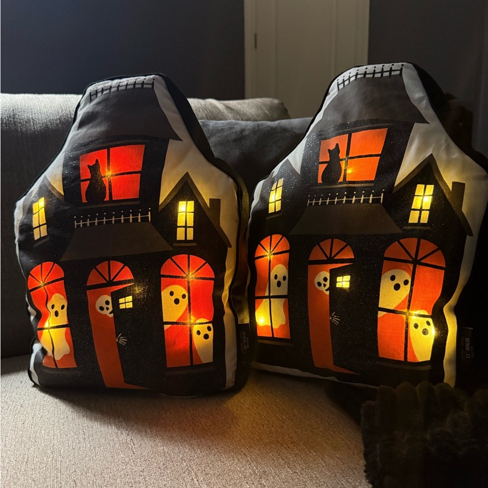 Cynthia Rowley Halloween LIGHT UP Haunted House Cat/Ghost Pillows